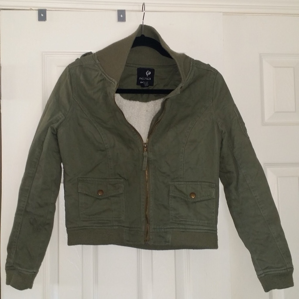 girls x-large full tilt army green crop style jacket.